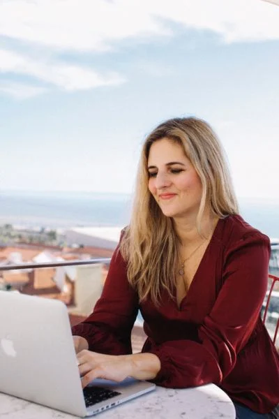 laptop - Screw being unhappy podcast guest. Zuzana Mukumayi, productivity and habit change coaching