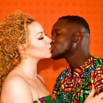 Couple in love - Screw being unhappy podcast guest. Zuzana Mukumayi, productivity and habit change coaching