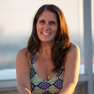 women happy - Screw being unhappy podcast guest. Zuzana Mukumayi, productivity and habit change coaching