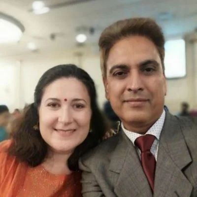 Screw being unhappy podcast guest. Zuzana Mukumayi, productivity and habit change coaching